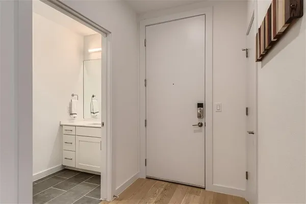 $5,500 | 900 South 1st Street, Unit 421, Austin, TX 78704