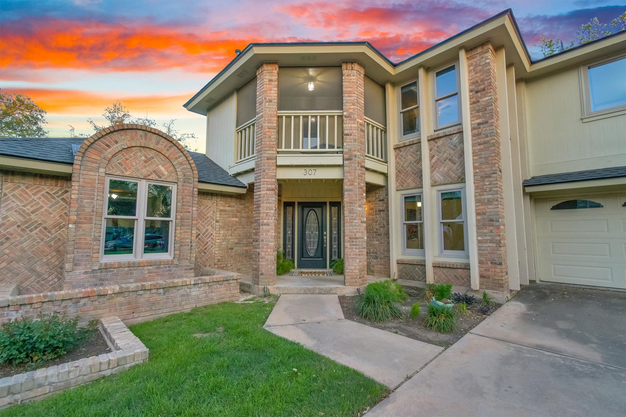 307 South Ridge Circle Georgetown, TX 78628 - Photo 2 of 38