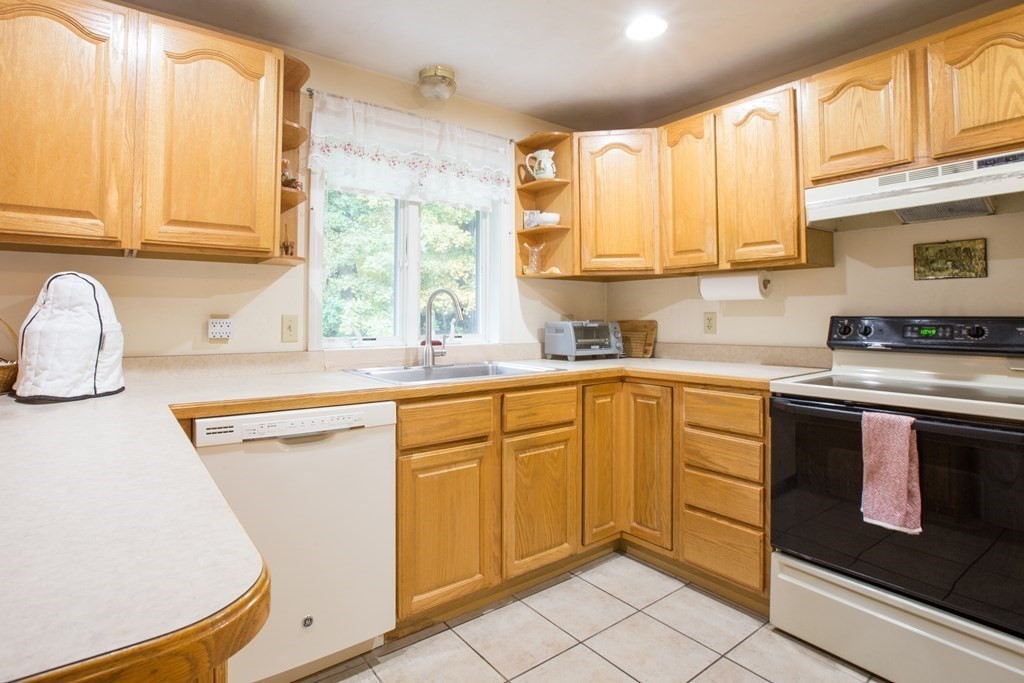 5 Kart Road Sutton, MA 01590 - Photo 4 of 29