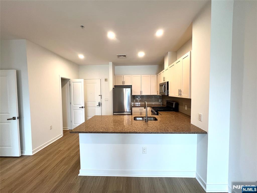 2050 North Central Road, Unit 109 Fort Lee, NJ 07024 - Photo 1 of 11