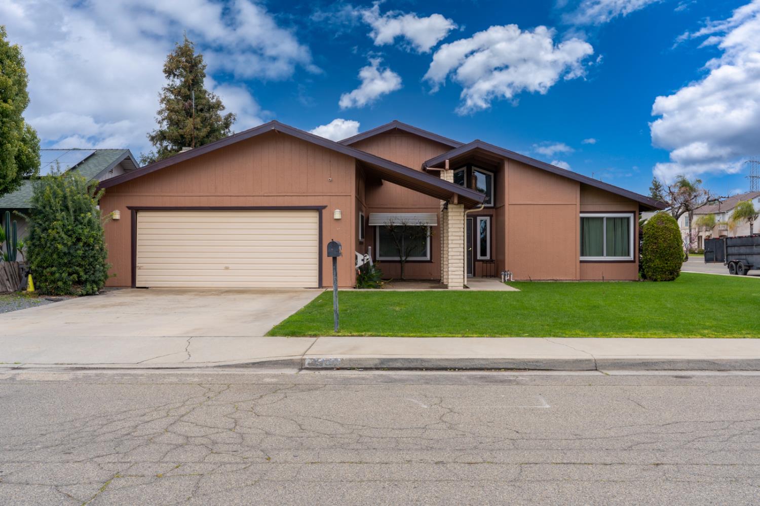 1340 Lewis Street Selma, CA 93662 - Photo 2 of 38