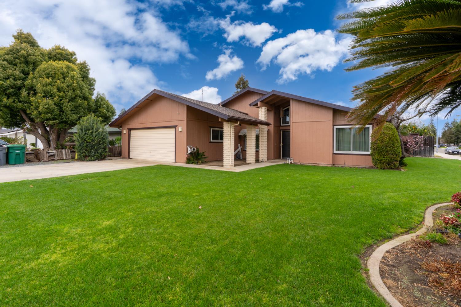 1340 Lewis Street Selma, CA 93662 - Photo 5 of 38