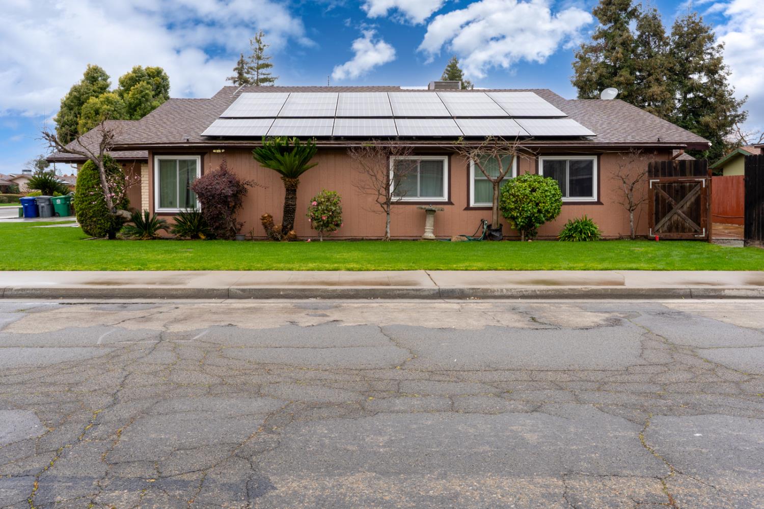 1340 Lewis Street Selma, CA 93662 - Photo 7 of 38