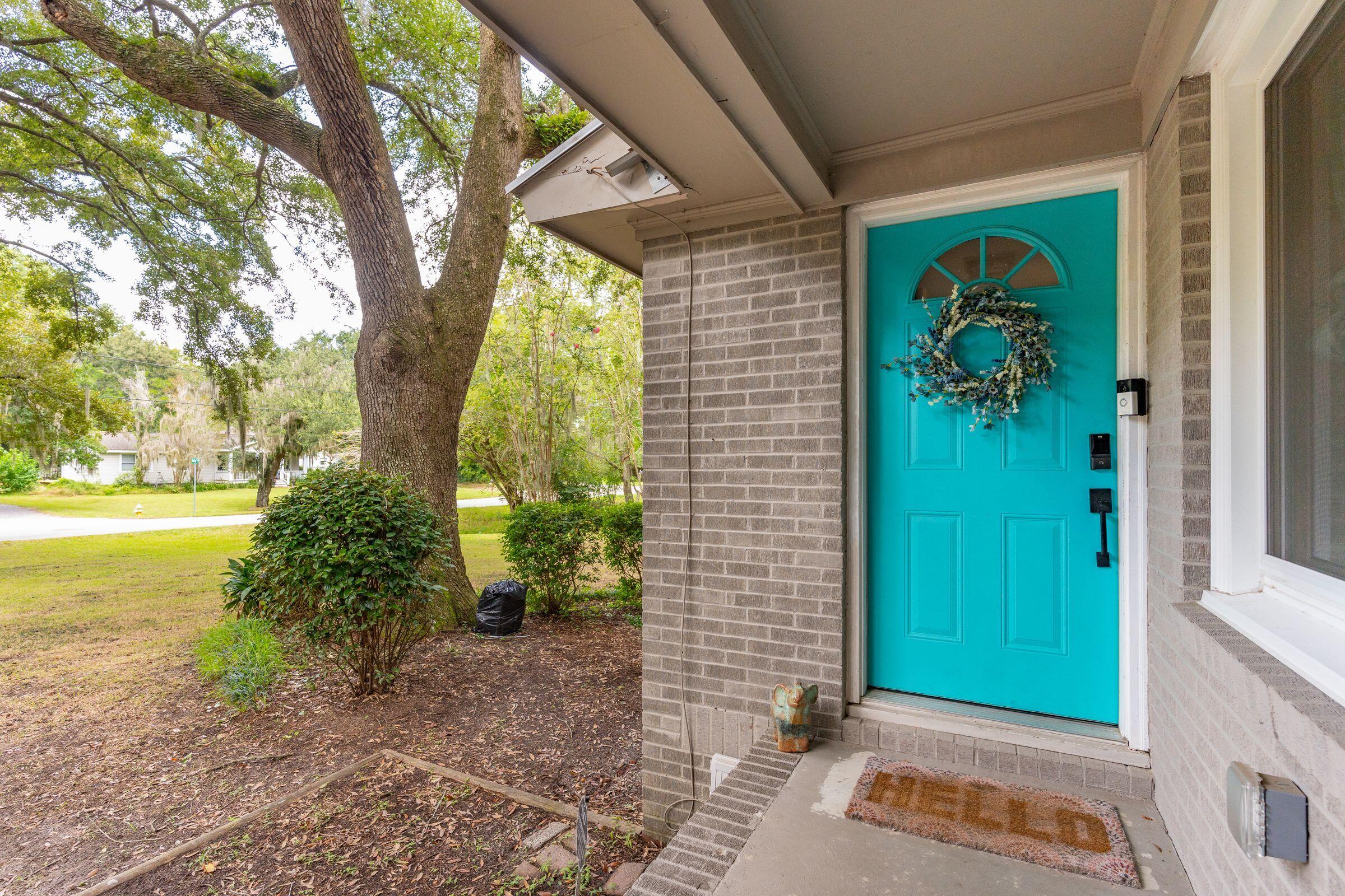 1665 Dogwood Road Charleston, SC 29414 - Photo 2 of 27 1665DogwoodRd-KeenEyeMarketing-008