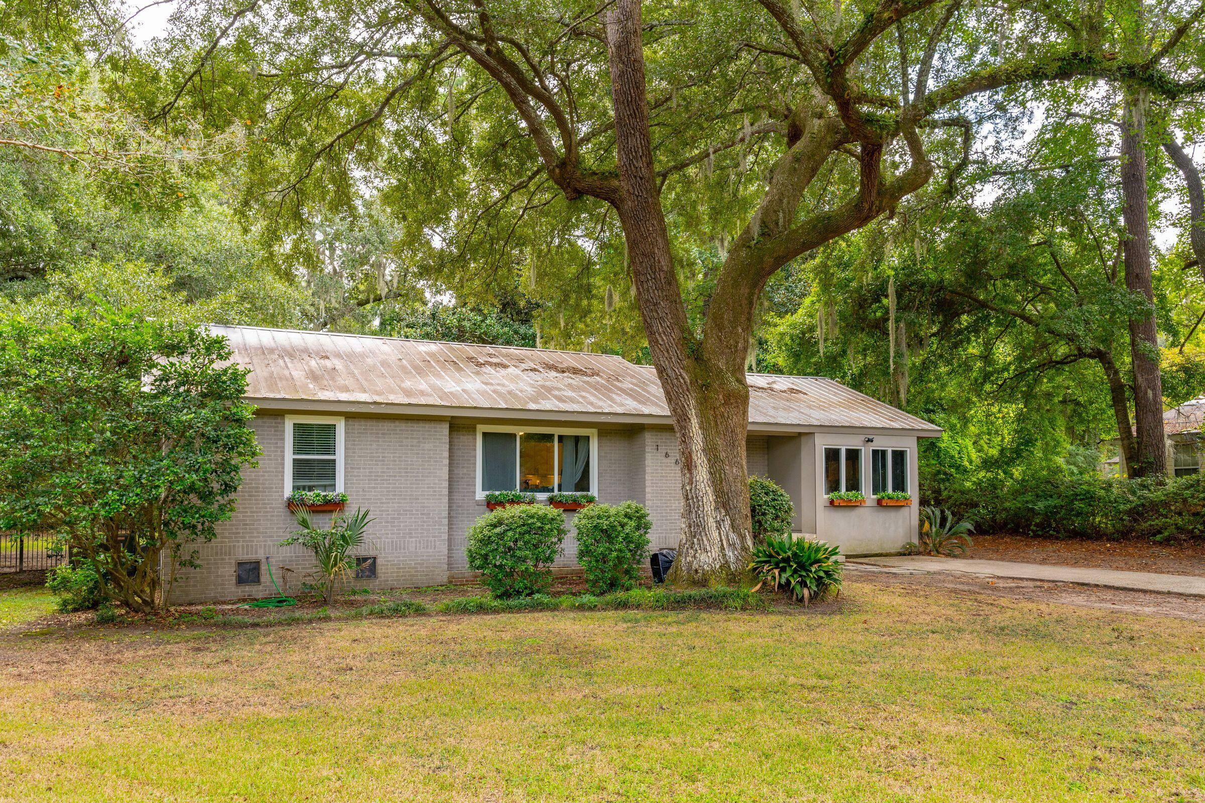 1665 Dogwood Road Charleston, SC 29414 - Photo 3 of 27 1665DogwoodRd-KeenEyeMarketing-005