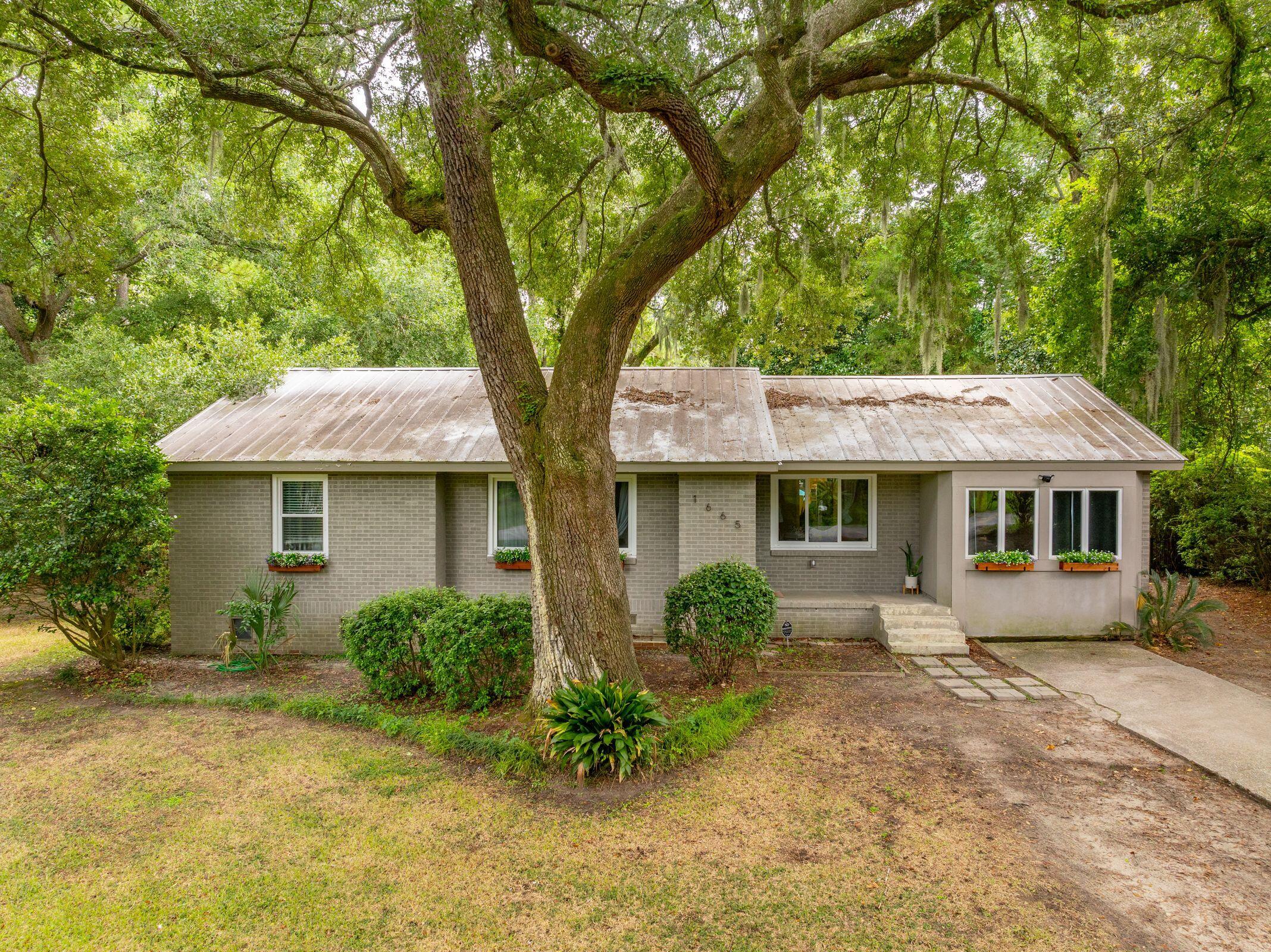 1665 Dogwood Road Charleston, SC 29414 - Photo 4 of 27 1665DogwoodRd-KeenEyeMarketing-019