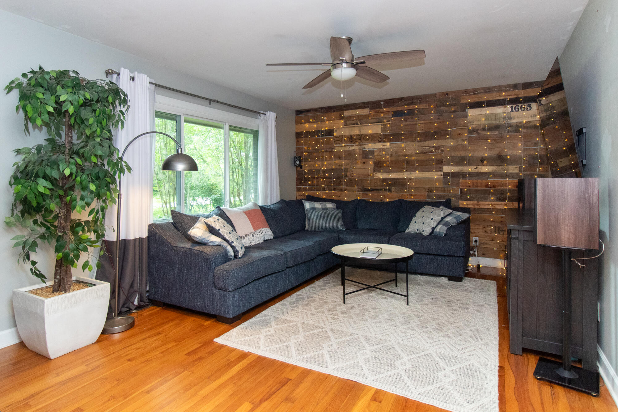 1665 Dogwood Road Charleston, SC 29414 - Photo 5 of 27 IMG_1712
