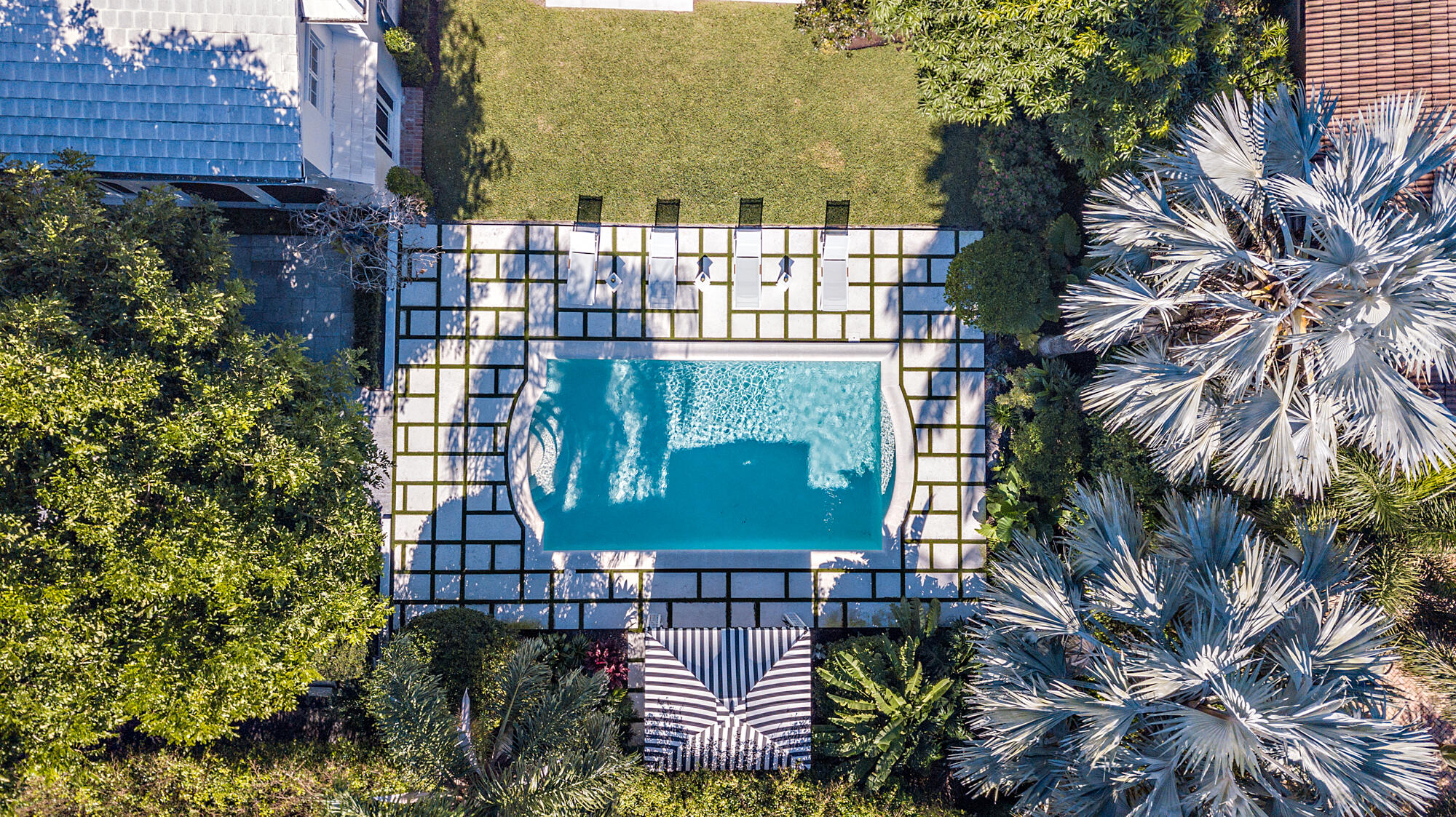 239 Emerald Lane Palm Beach, FL 33480 - Photo 16 of 29 a view of a building