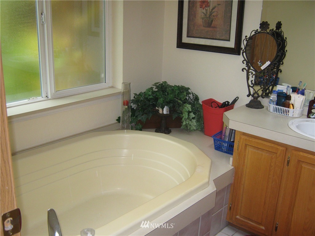 3949 Anderson Hill Road Southwest Port Orchard, WA 98367 - Photo 9 of 13 Gallery Image 9