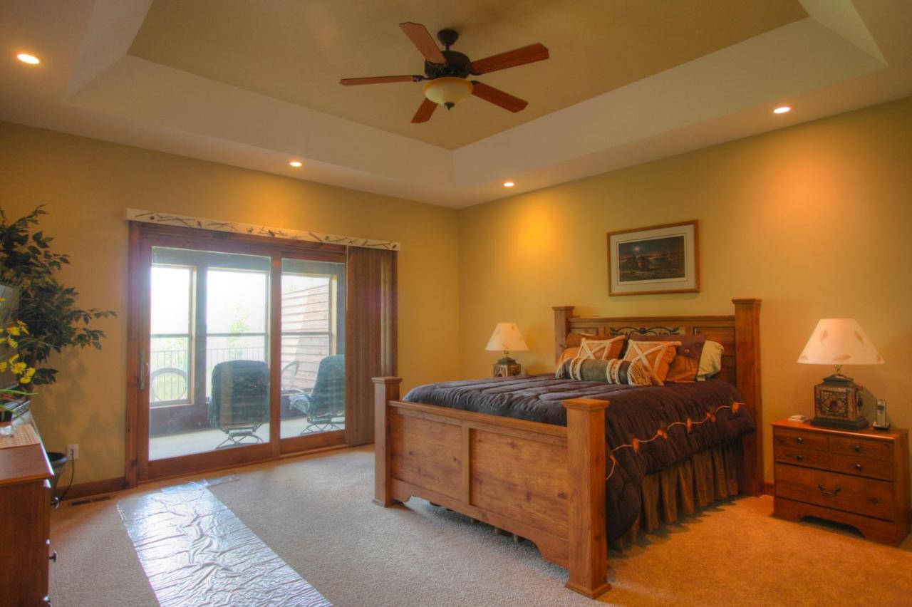 7656 Palmer Lake Road, Unit 2 Land O'Lakes, WI 54540 - Photo 11 of 40 Gallery Image 11