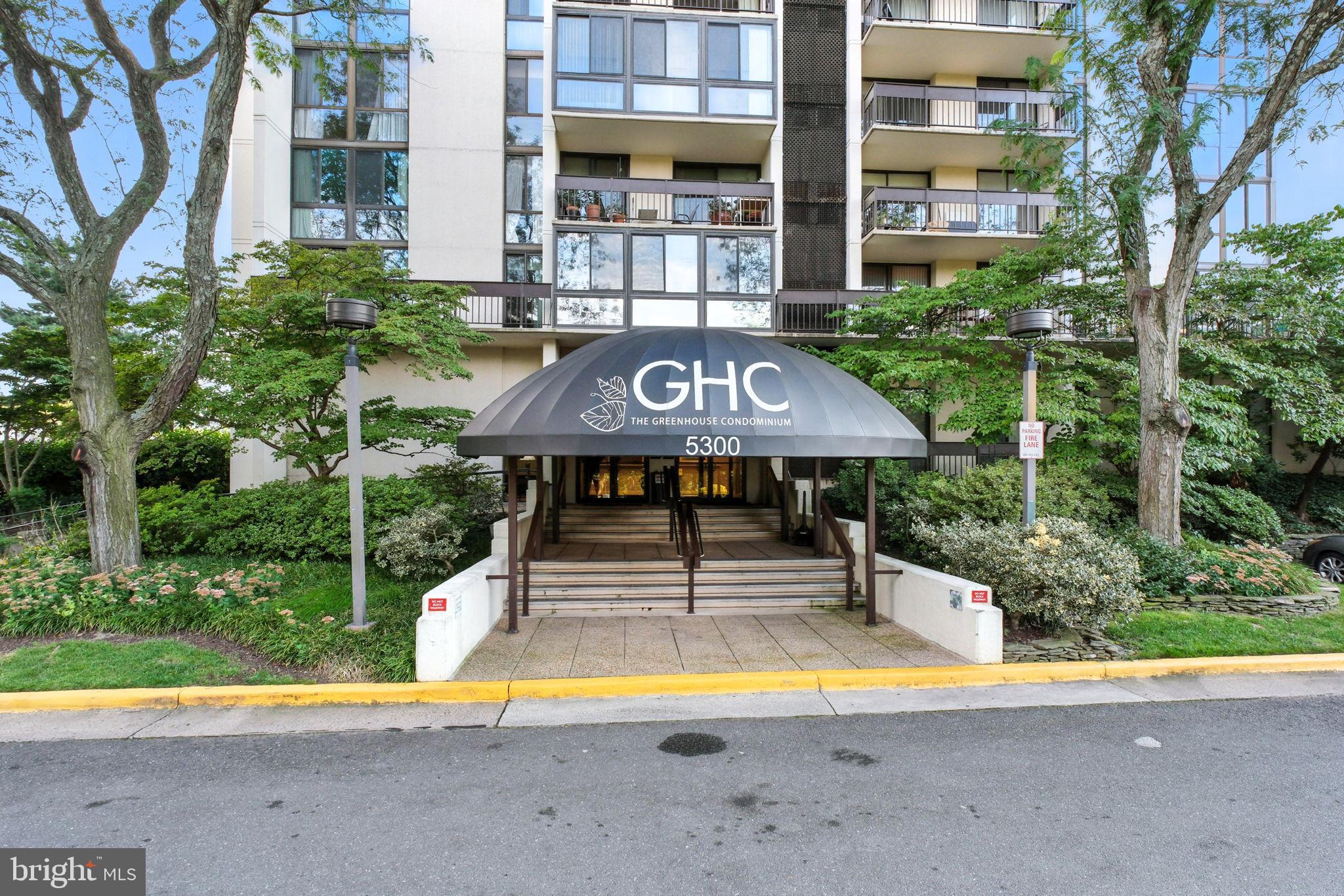 5300 Holmes Run Parkway, Unit 1210 Alexandria, VA 22304 - Photo 20 of 33 a view of a swimming pool with a patio