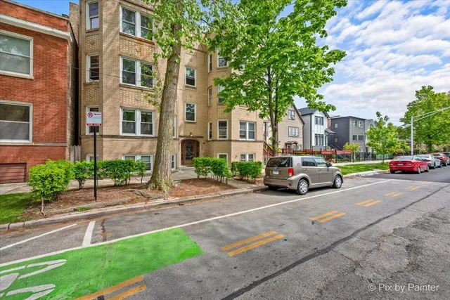 $2,975 | 2252 West Winnemac Avenue, Unit 1E, Chicago, IL 60625