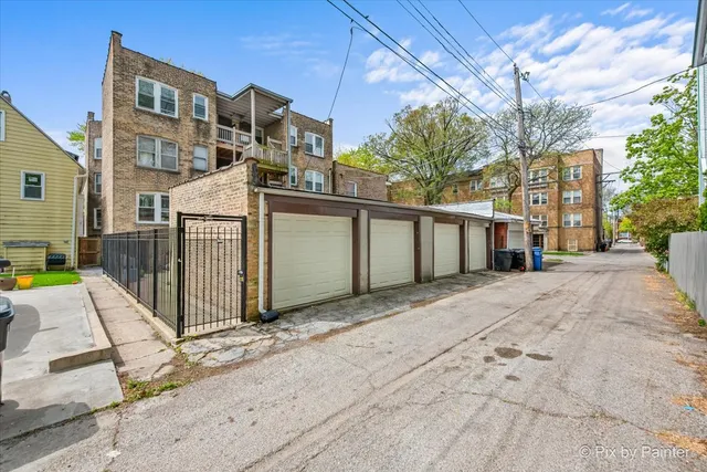 $2,975 | 2252 West Winnemac Avenue, Unit 1E, Chicago, IL 60625