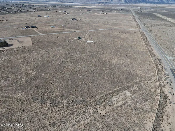 a view of a dry yard