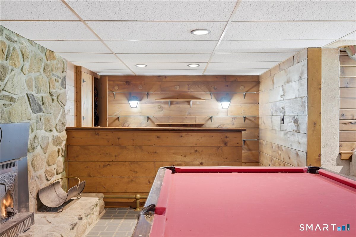115 Green Hill Road Killingworth, CT 06419 - Photo 30 of 40 Built-in bar