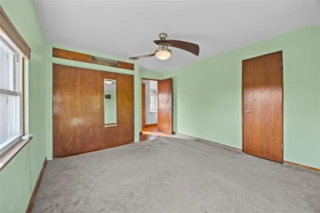 a view of empty room with window