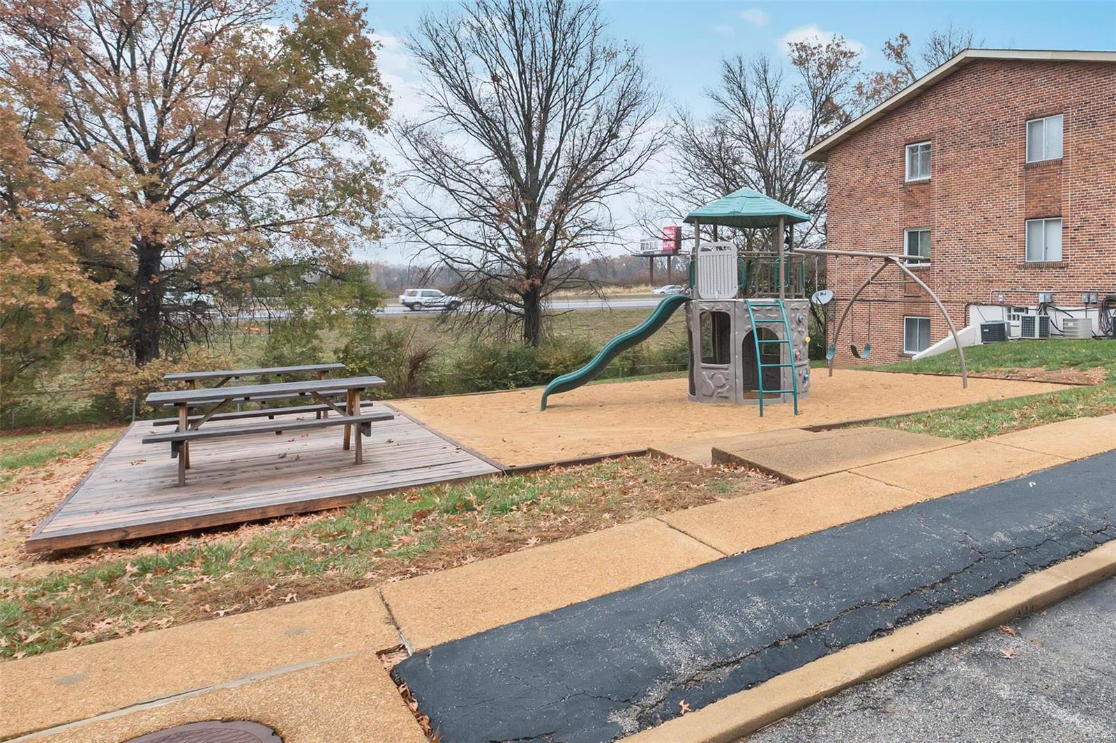 2501 Union Road, Unit G St. Louis, MO 63125 - Photo 14 of 16 Gallery Image 14