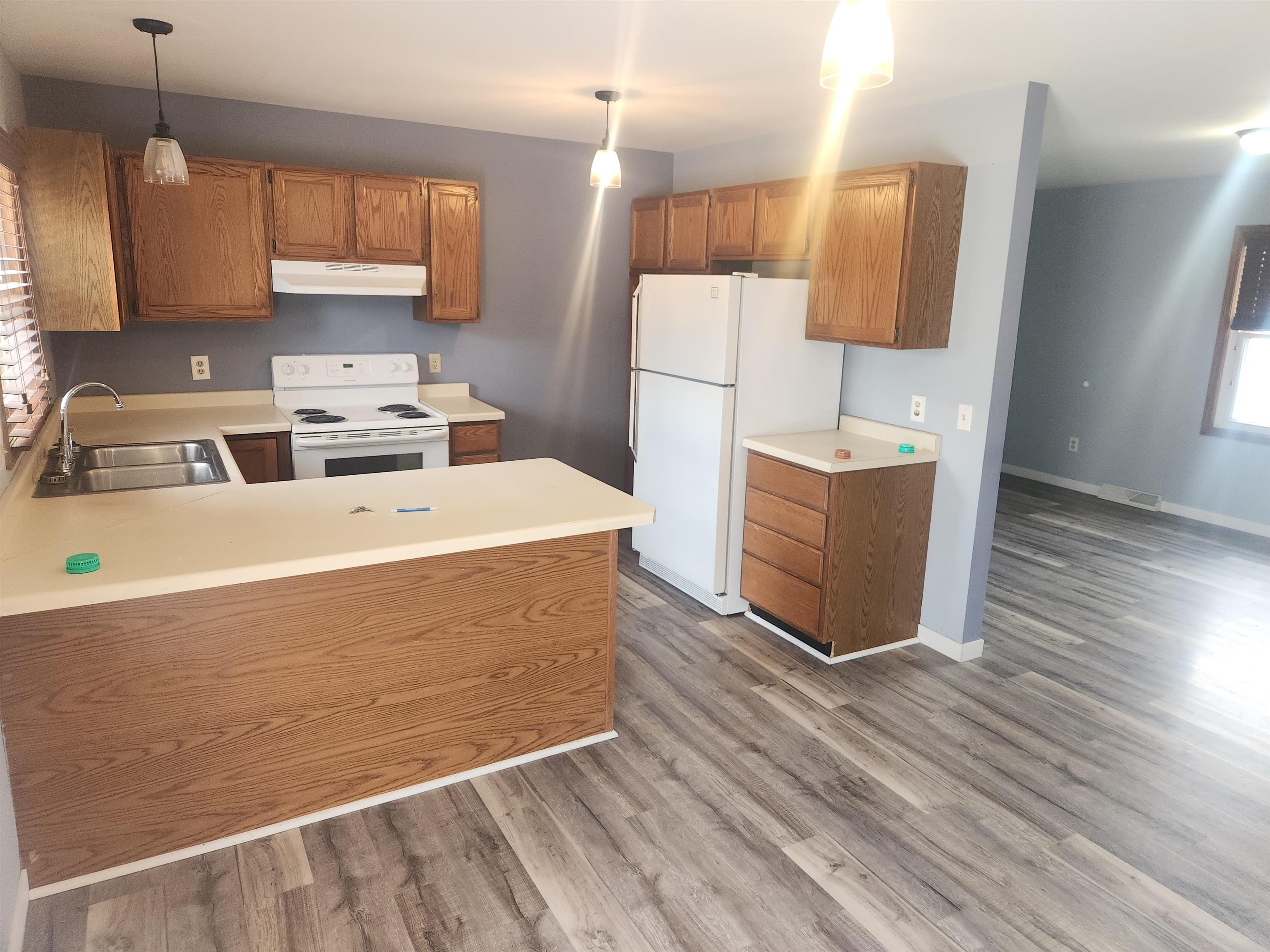 881 Ellis Avenue Baraboo, WI 53913 - Photo 5 of 15