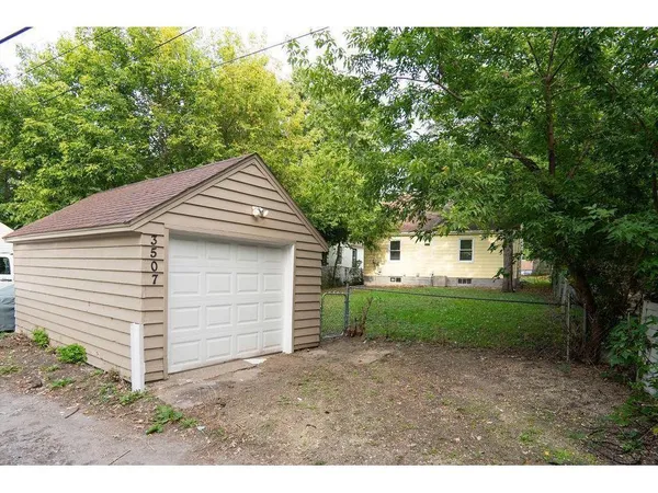 $2,250 | 3507 North Logan Avenue, Minneapolis, MN 55412
