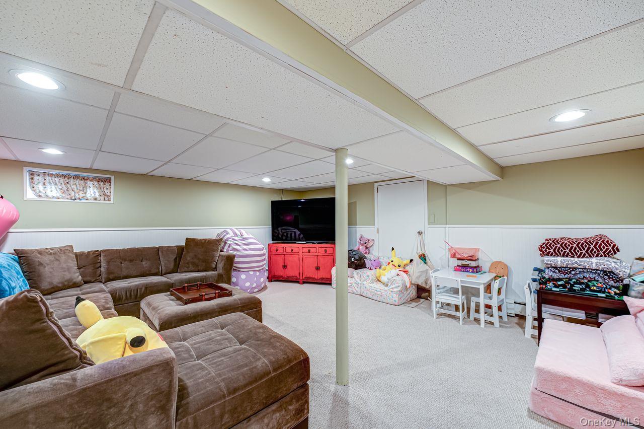6 Troy Place Merrick, NY 11566 - Photo 21 of 24