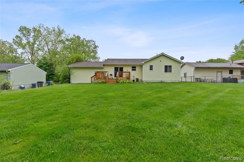 2413 Highfield Road Waterford, MI 48329 - Photo 23 of 26 Gallery Image 23