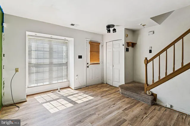a view of livingroom with hardwood