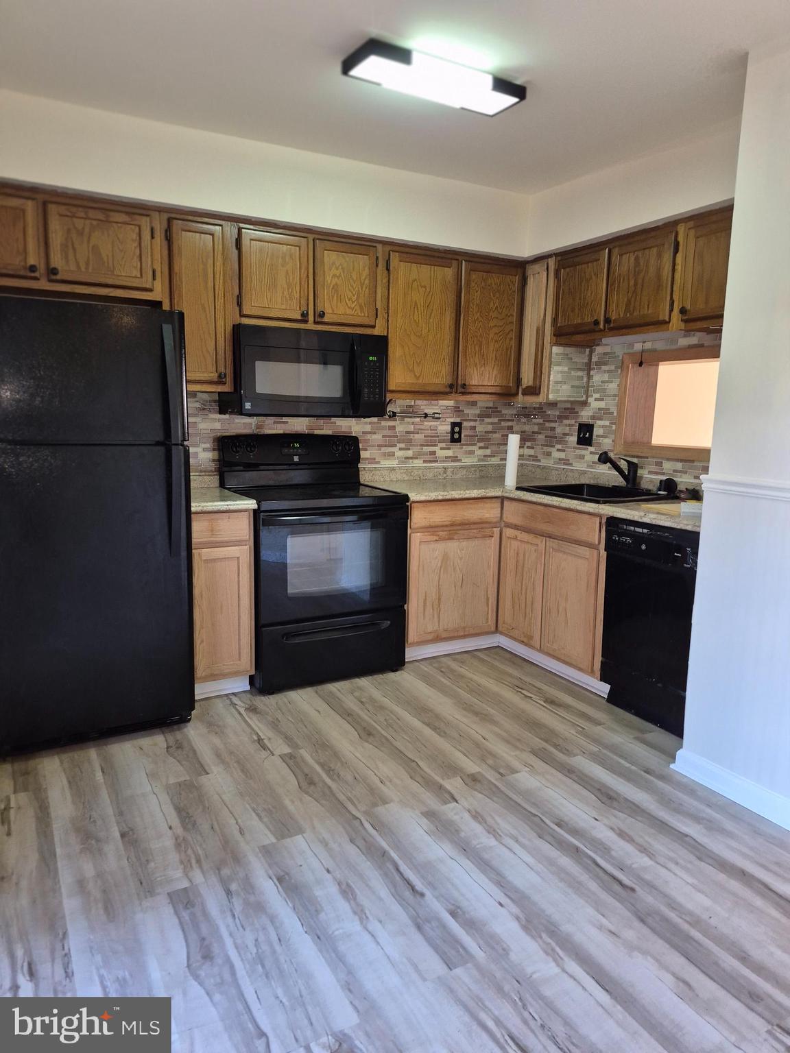 520 Bend Circle Road Glen Burnie, MD 21061 - Photo 7 of 23 a kitchen with granite countertop a refrigerator stove top oven and sink