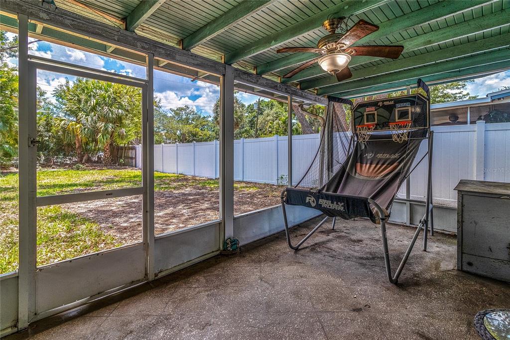 831 Lakeside Drive Largo, FL 33778 - Photo 38 of 43