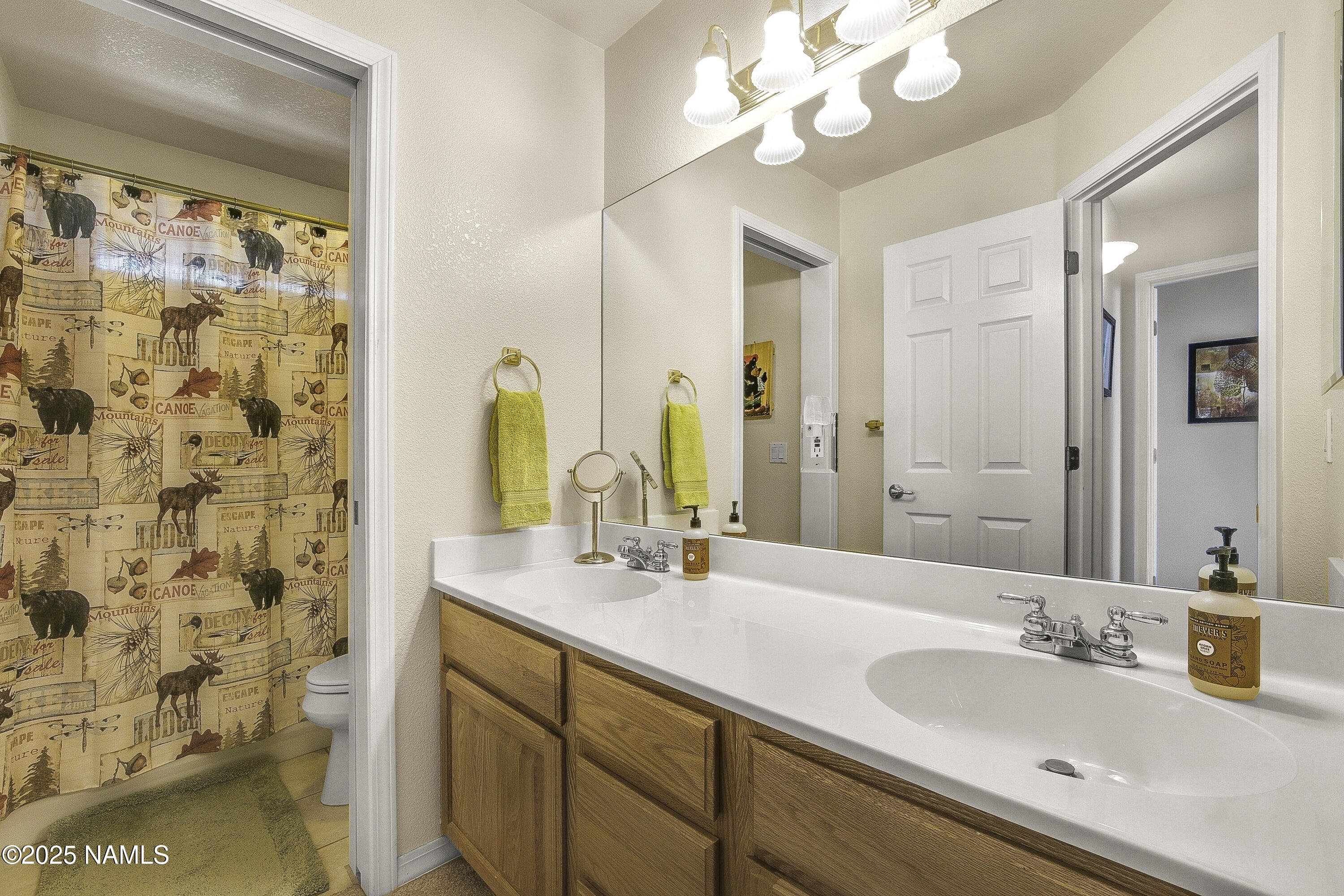 2545 North Broken Circle Road Flagstaff, AZ 86004 - Photo 24 of 29 Guest Bathroom