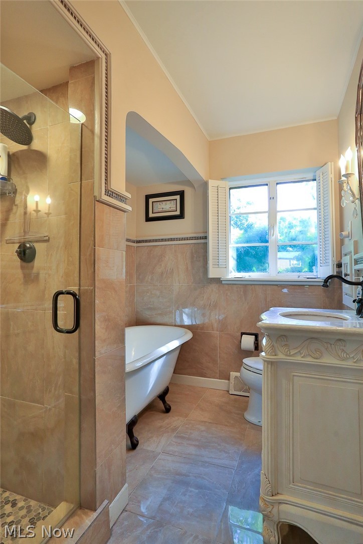 2427 Chatham Road Akron, OH 44313 - Photo 19 of 33 Gallery Image 19