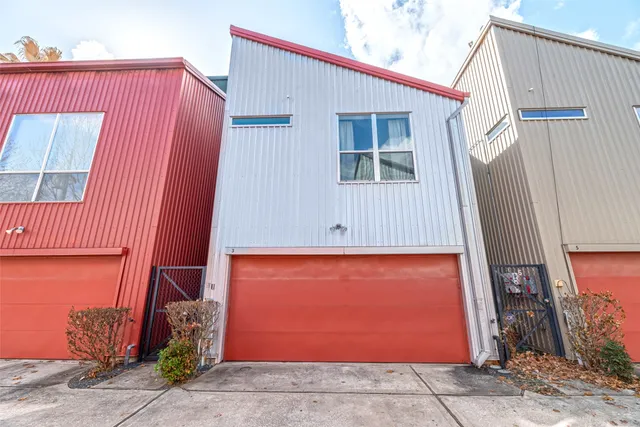 $2,400 | 3 North Ennis Street, Houston, TX 77003