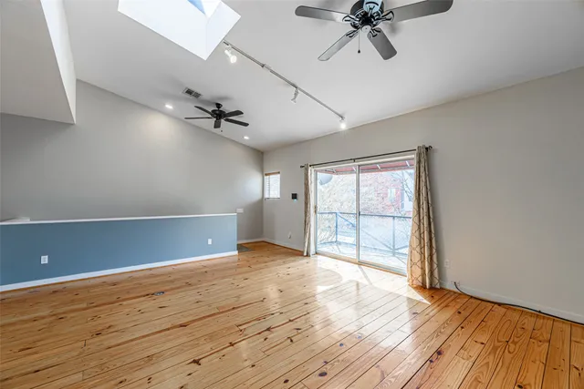 $2,400 | 3 North Ennis Street, Houston, TX 77003