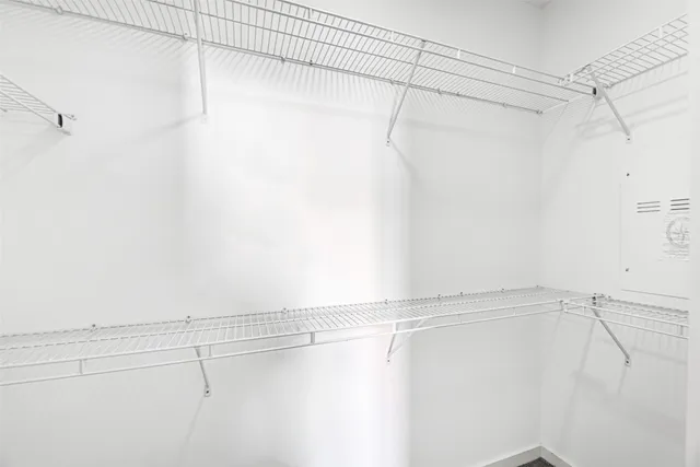 $2,400 | 3 North Ennis Street, Houston, TX 77003