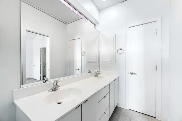 $2,400 | 3 North Ennis Street, Houston, TX 77003