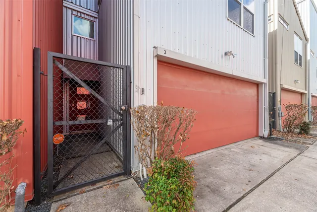 $2,400 | 3 North Ennis Street, Houston, TX 77003