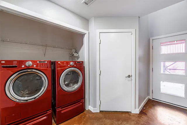 $2,400 | 3 North Ennis Street, Houston, TX 77003