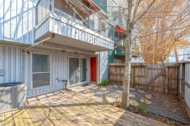 $2,400 | 3 North Ennis Street, Houston, TX 77003