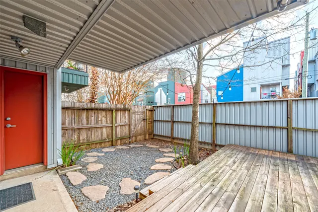 $2,400 | 3 North Ennis Street, Houston, TX 77003