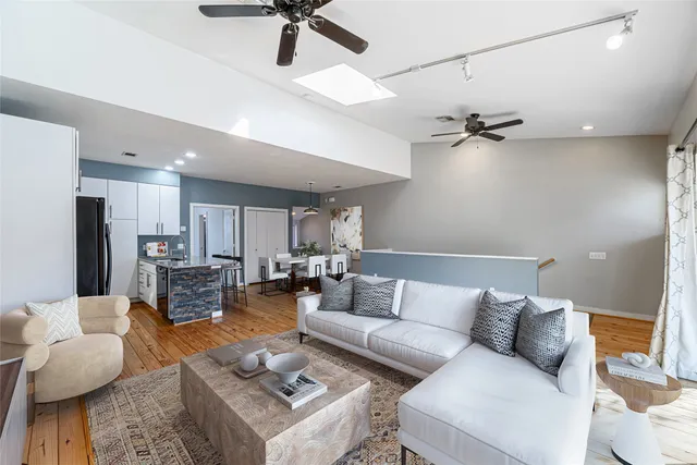 $2,400 | 3 North Ennis Street, Houston, TX 77003