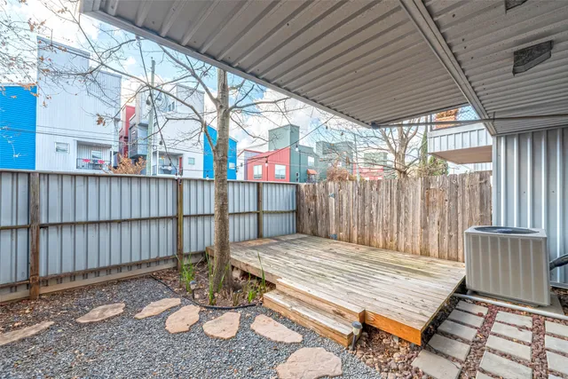 $2,400 | 3 North Ennis Street, Houston, TX 77003