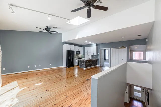 $2,400 | 3 North Ennis Street, Houston, TX 77003