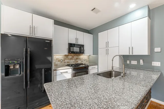 $2,400 | 3 North Ennis Street, Houston, TX 77003