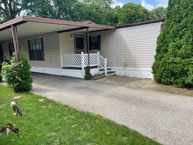 714 Hillcrest Lane Crystal Lake, IL 60014 - Photo 1 of 17