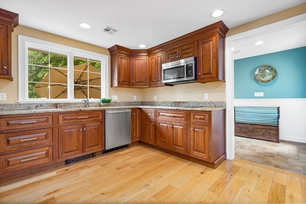 121 Riverside Drive Norwell, MA 02061 - Photo 6 of 42 Gallery Image 6