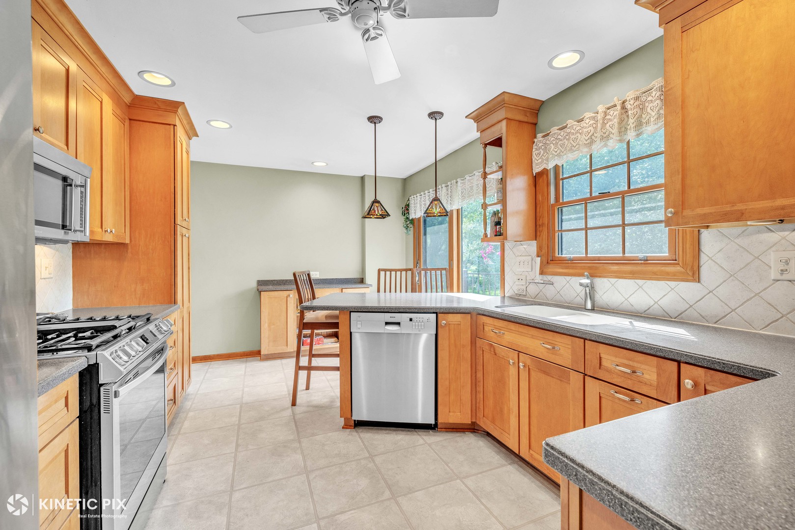 1213 Ryson Court Wheaton, IL 60189 - Photo 9 of 36 Gallery Image 9