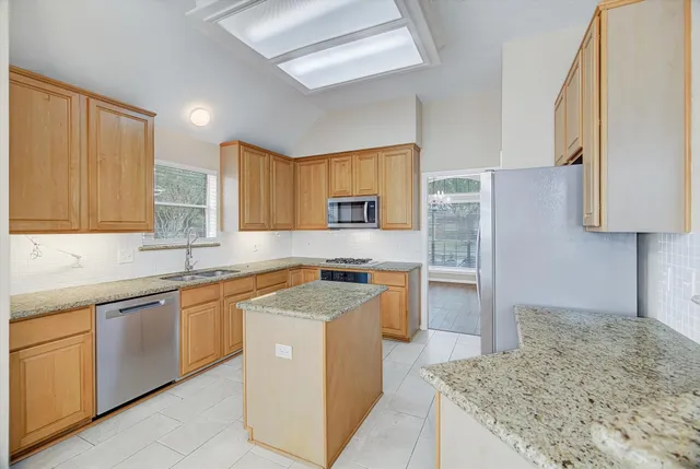 $2,500 | 21610 Emerald Ridge Circle, Katy, TX 77450