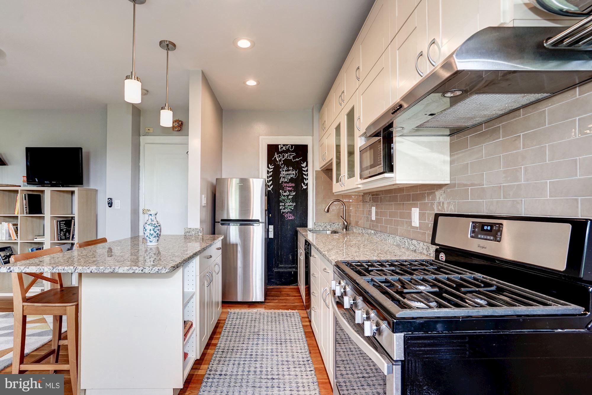 2707 Adams Mill Road Northwest, Unit 500 Washington, DC 20009 - Photo 9 of 52 Gas cooking