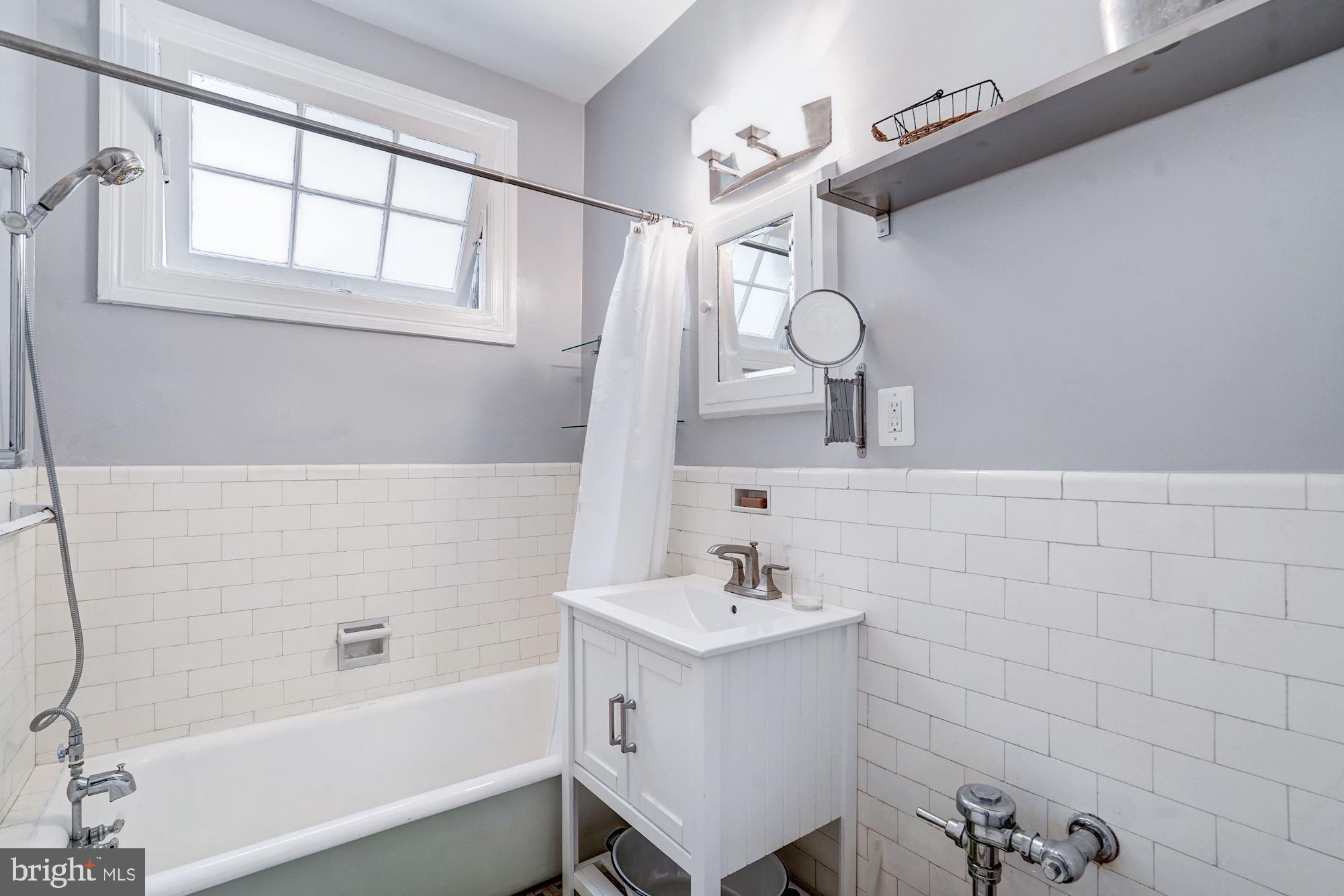 2707 Adams Mill Road Northwest, Unit 500 Washington, DC 20009 - Photo 25 of 52 Lots of light