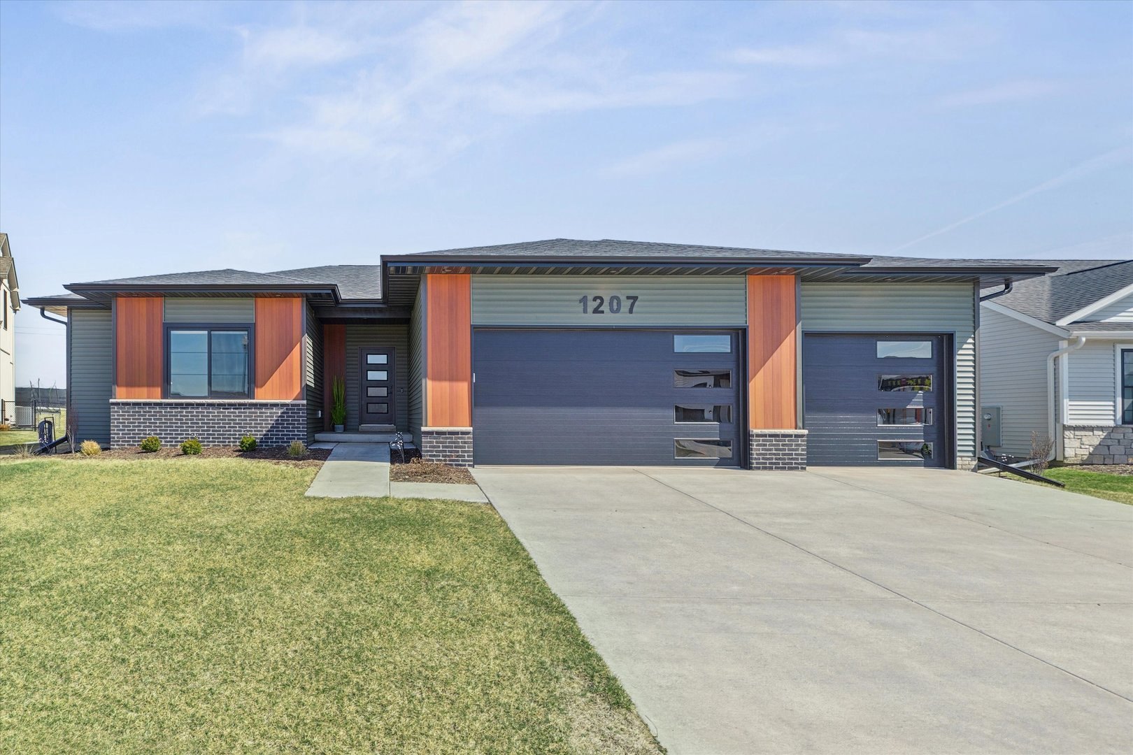 1207 Colonial Court Eldridge, IA 52748 - Photo 1 of 49