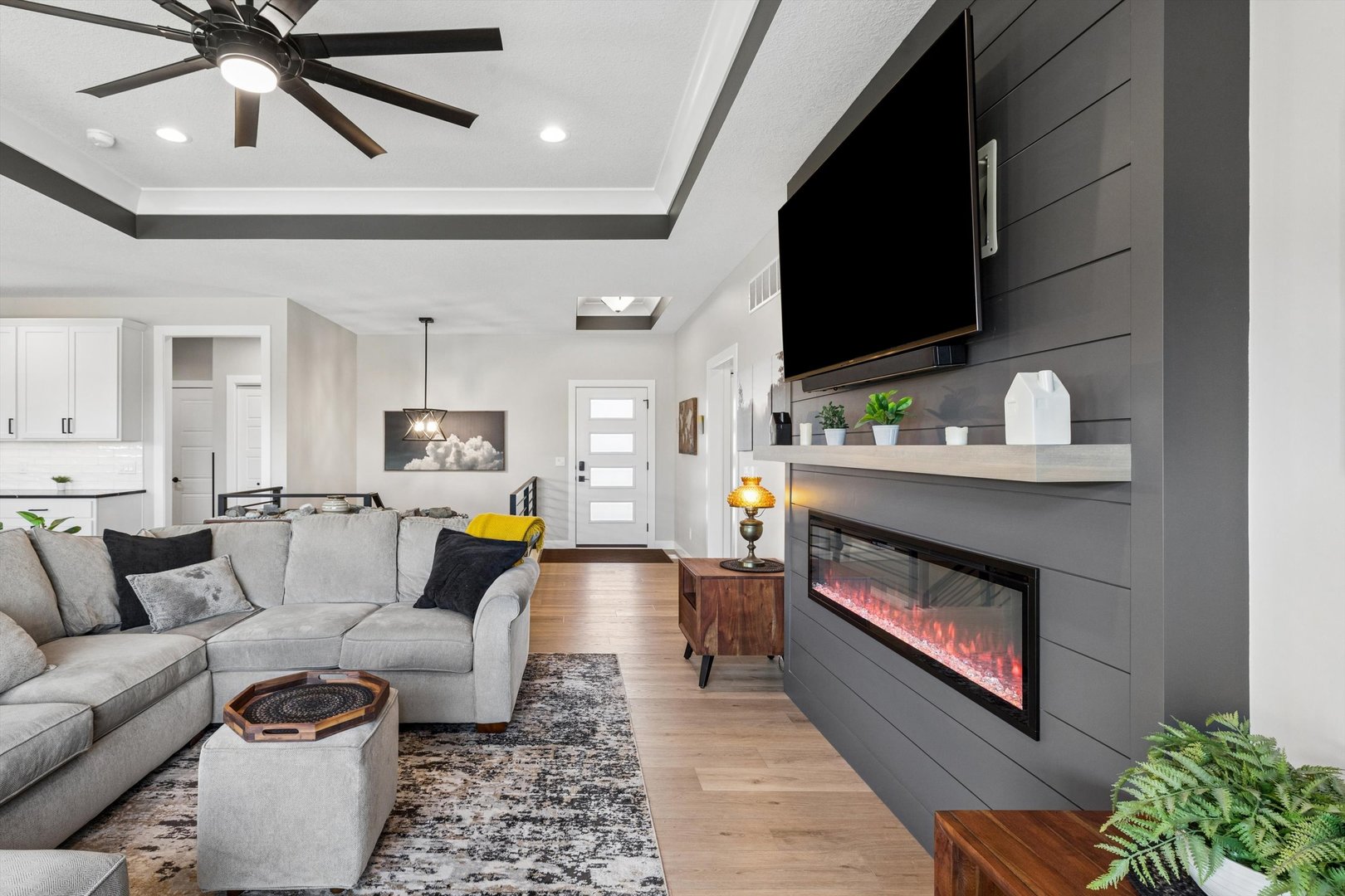 1207 Colonial Court Eldridge, IA 52748 - Photo 15 of 49